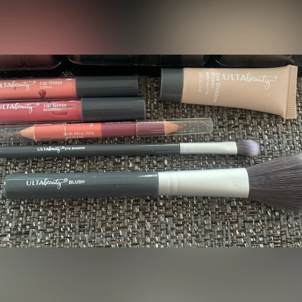 ✨HOST PICK✨ Ulta Beauty 44 pc makeup collection - Picture 4 of 6